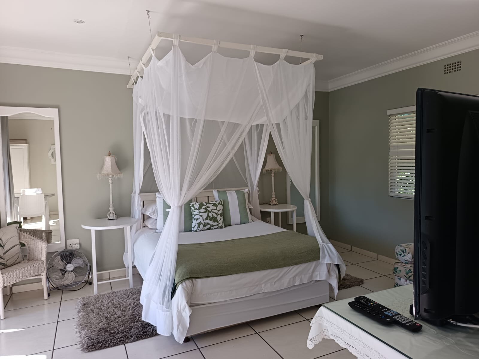 luxy bedroom in the bnb in harding